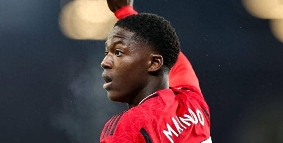 1-1平富勒姆！曼联新星被弃用，球迷怒批主帅，梅努未来堪忧？